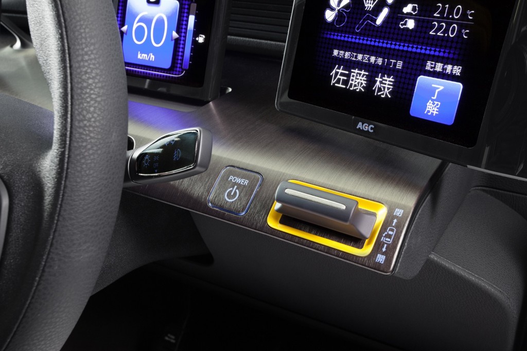 Toyota-JPN-Taxi-concept-14[3]