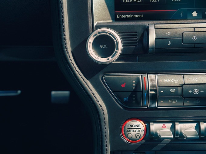 2015-Ford-Mustang-Photos-28[2]