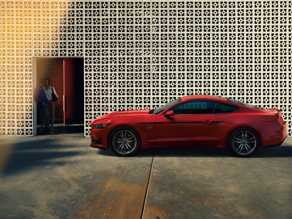 2015-Ford-Mustang-Photos-33[2]