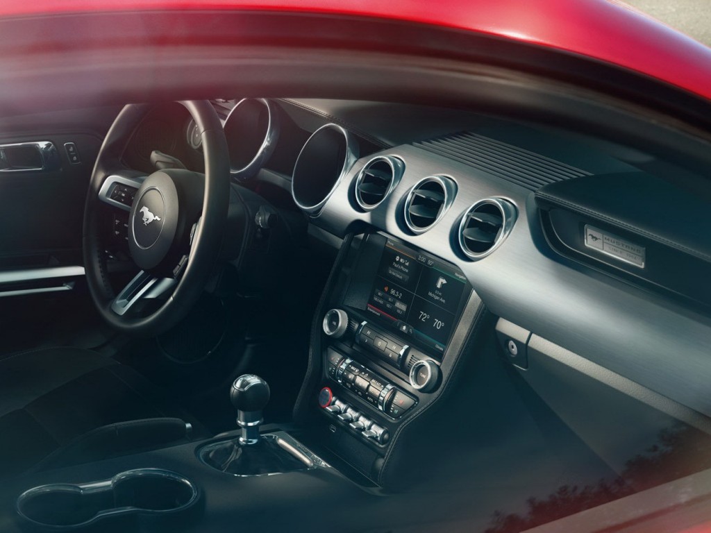 2015-Ford-Mustang-Photos-35[2]
