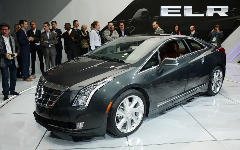 2014-Cadillac-ELR-front-three-quarter