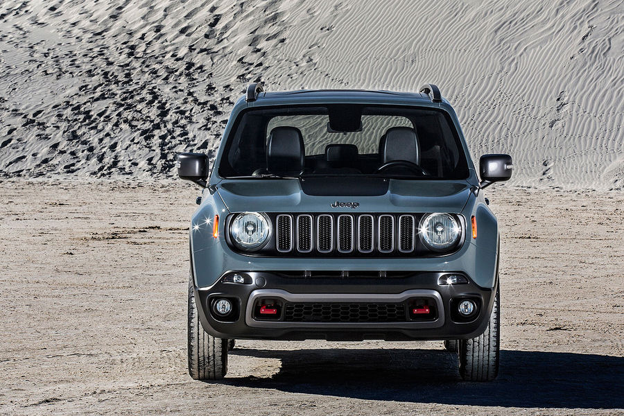 Jeep-Renegade-2015-15