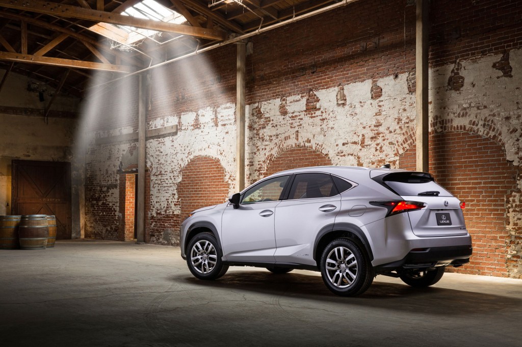 2015-Lexus-NX-200-43