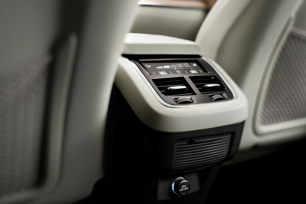 Volvo-XC90-Interior-8
