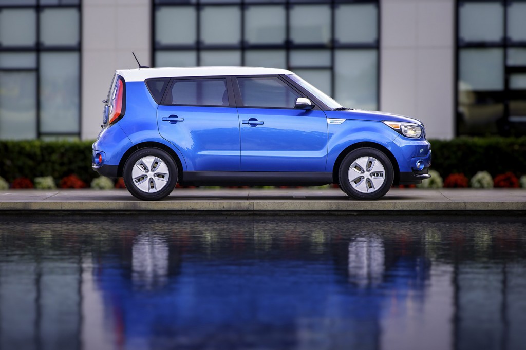 2015-Kia-Soul-EV-12