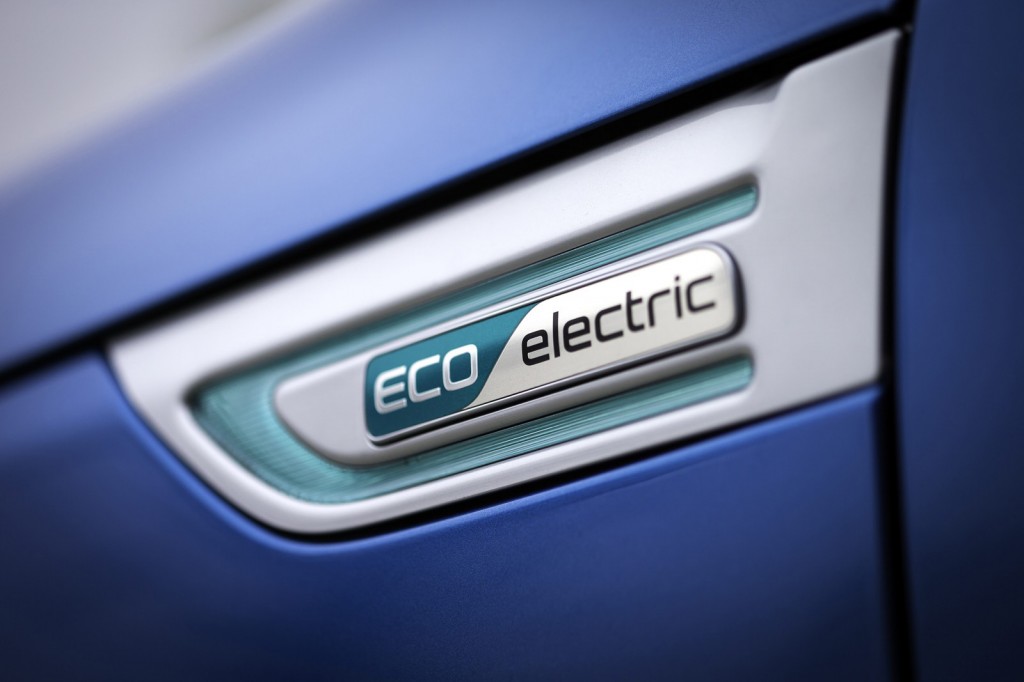 2015-Kia-Soul-EV-16