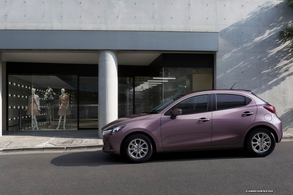 2015-Mazda2-Demio-12