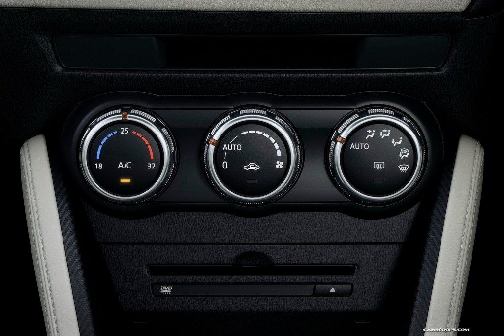 2015-Mazda2-Demio-47