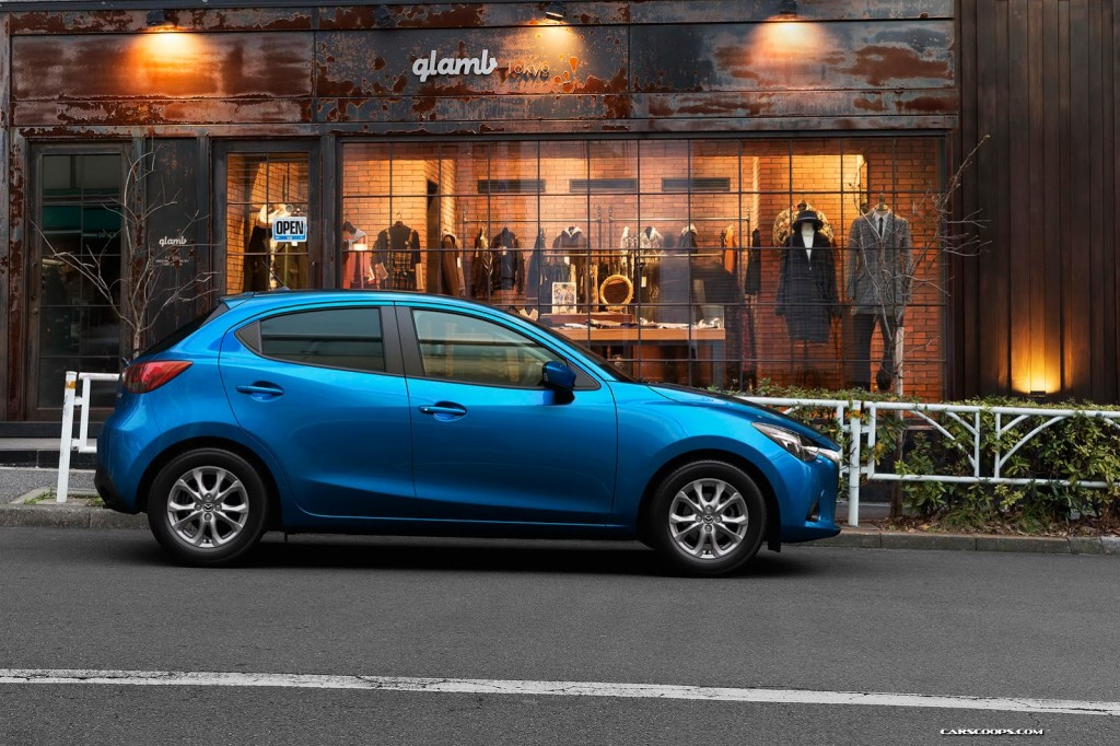 2015-Mazda2-Demio-5