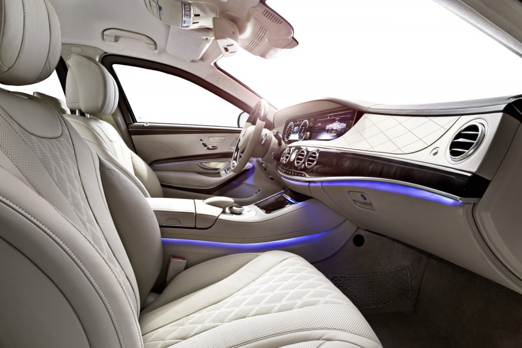 Mercedes-Benz S-Klasse Guard. Interieur mit Ambientebeleuchtung.