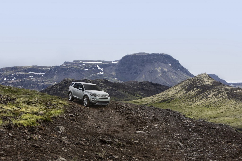 LR-Discovery-Sport-23