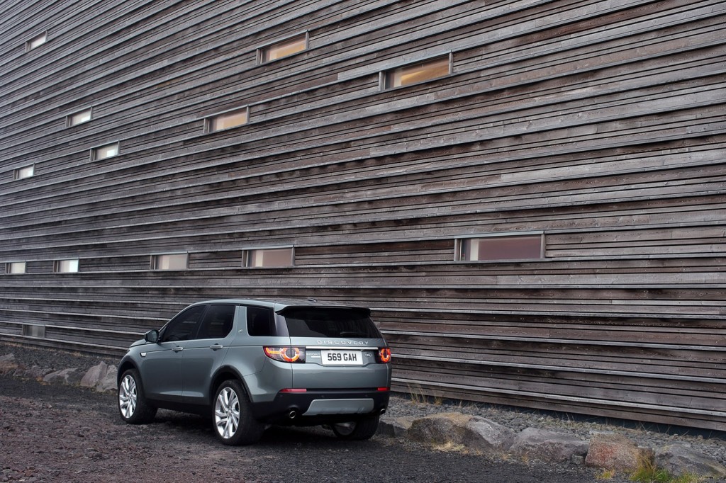 LR-Discovery-Sport-25