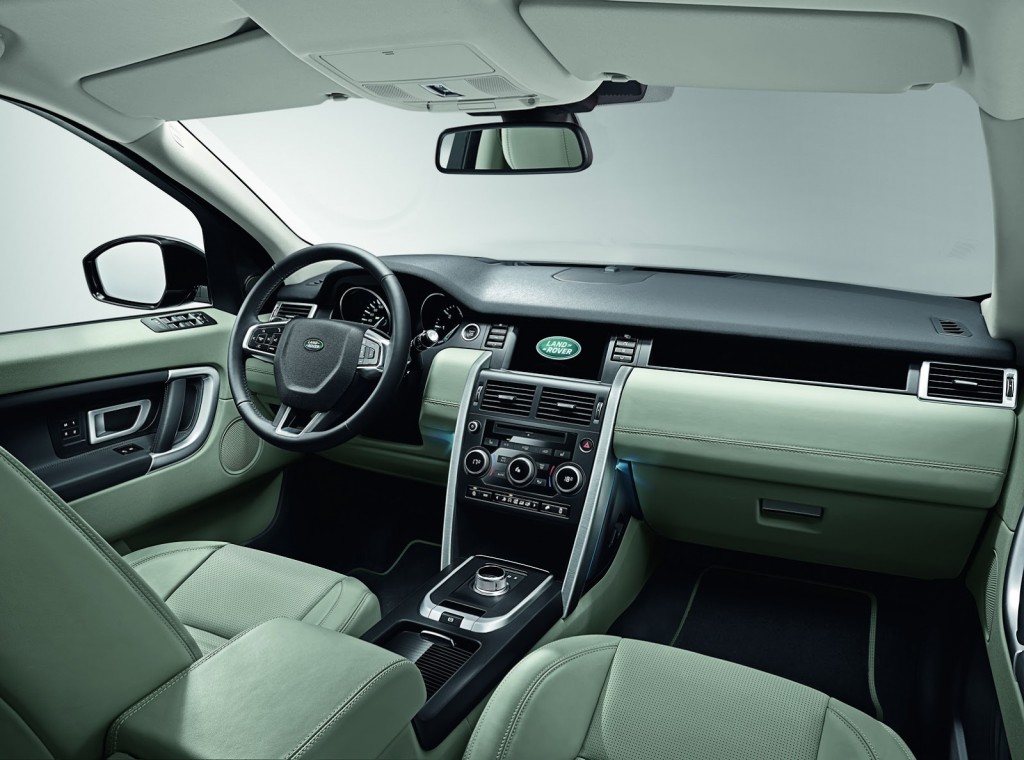 LR-Discovery-Sport-36