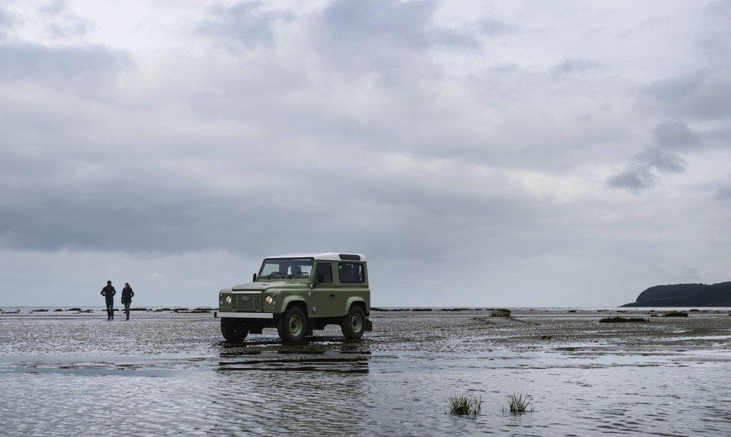 LR_DEF_LE_Heritage_RWB_RHD_070115_05