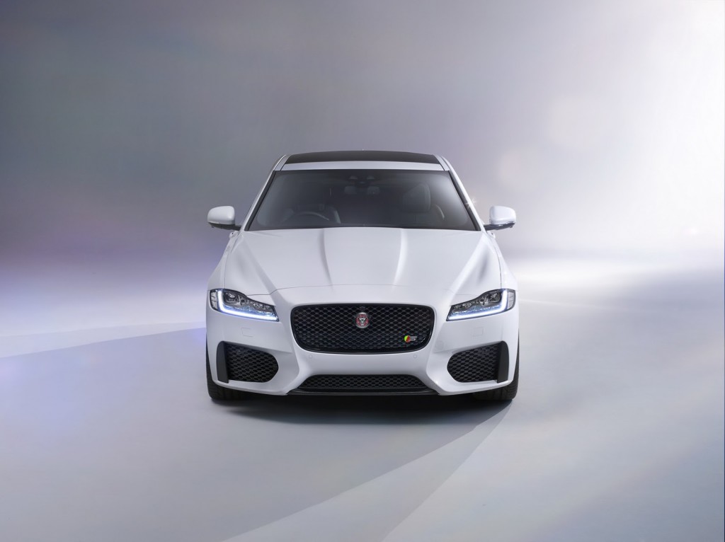 2016-Jaguar-XF-27