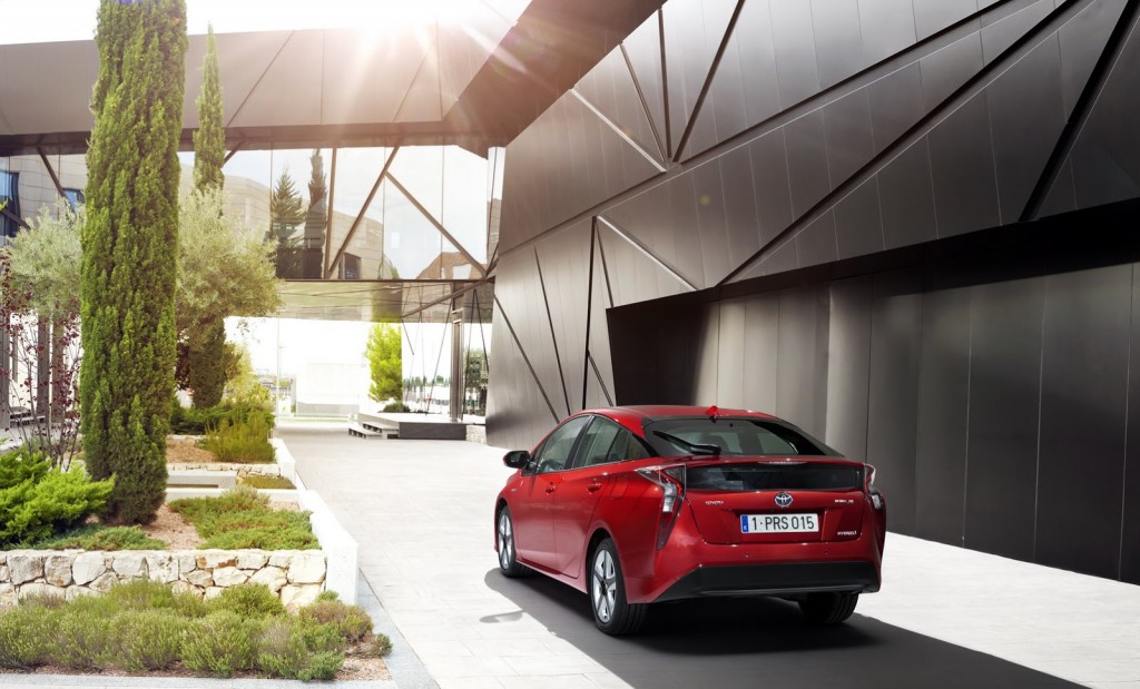 EU-2016-Toyota-Prius-11