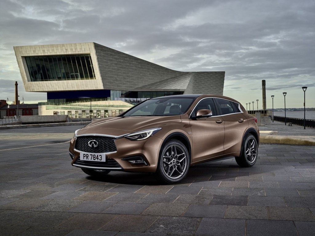 Infiniti-Q30-2