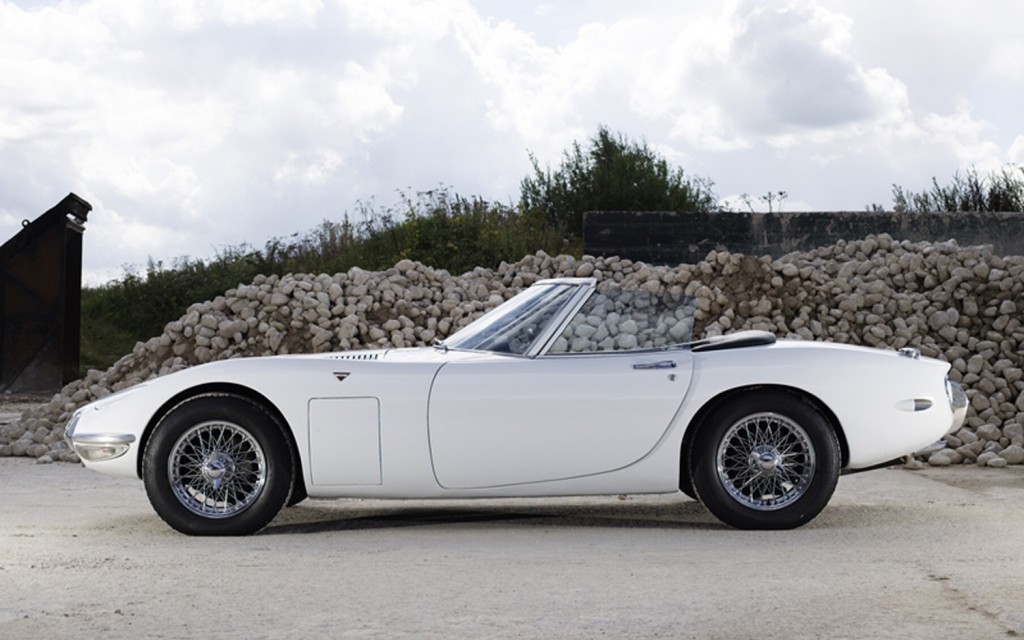 Toyota-2000GT-You-Only-Live-Twice-1024x640