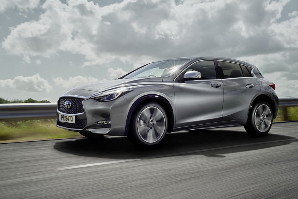 Infiniti-Q30-3