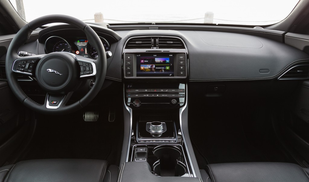 2017-Jaguar-XE-S-30-V-6-interior-02