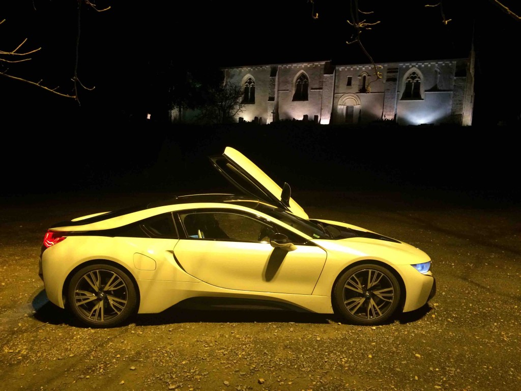 BMW I8 profil