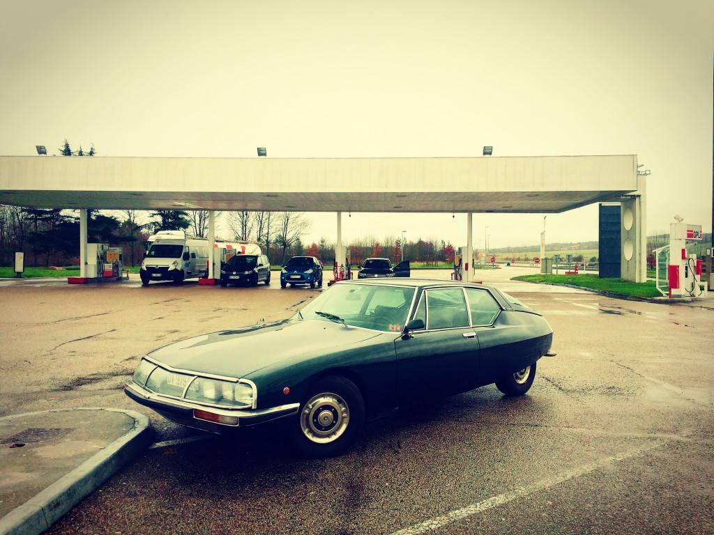 Une SM en panne appartenant à un anglais très chic