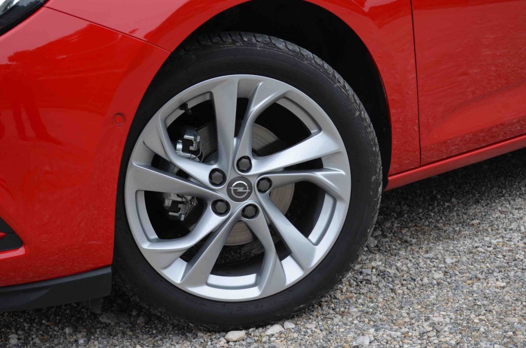 Opel Astra 2016 roue et jantes