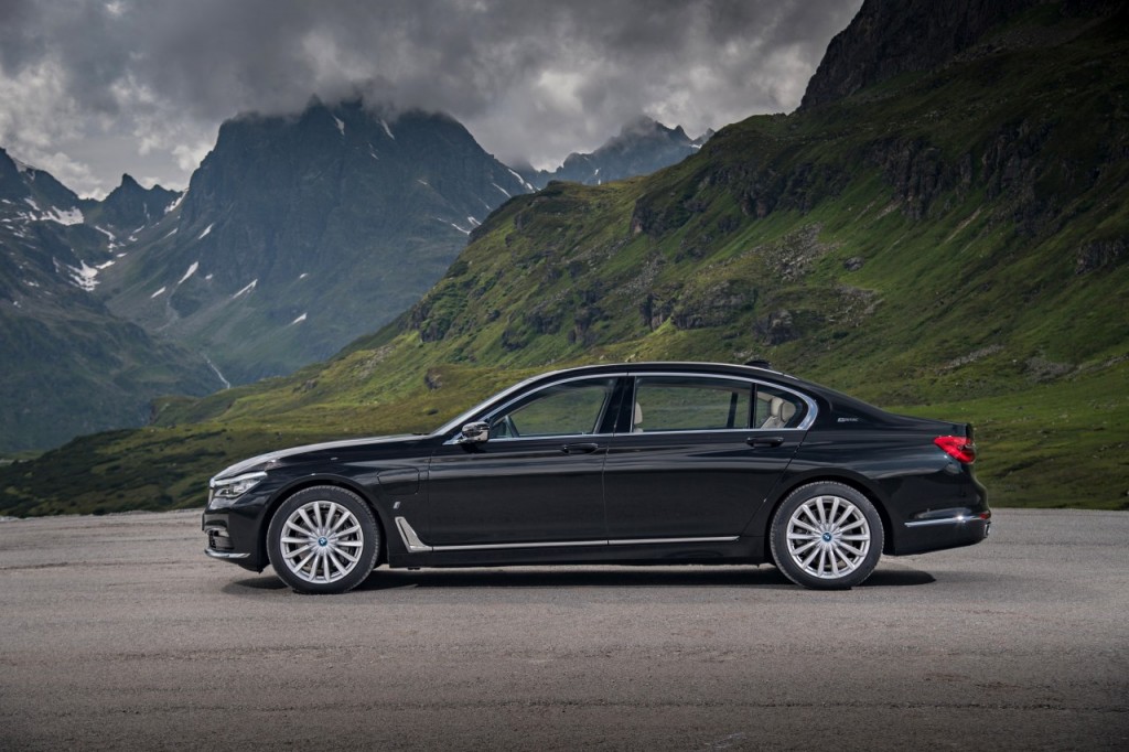 bmw-740e-iperformance-01
