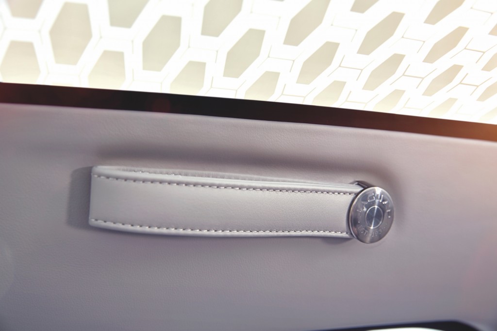 jaguar_i-pace_concept_studio_interior_detail_13