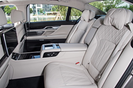 txt_bmw-740e-iperformance10