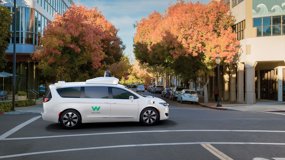 2017-chrysler-pacifica-hybrid-minivan-waymo-self-driving-test-fleet_003-970x546-c