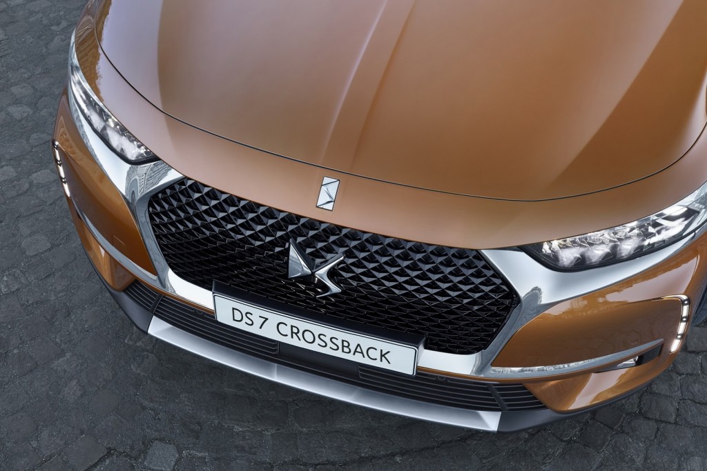 ds7-crossback-makes-debut-22