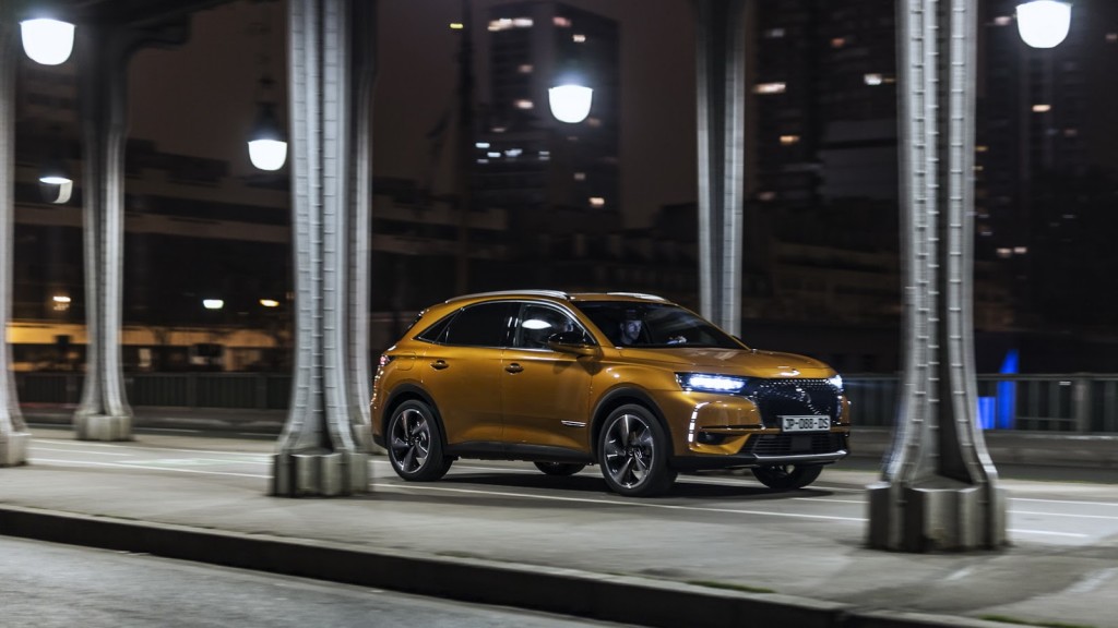 ds7-crossback-makes-debut-24