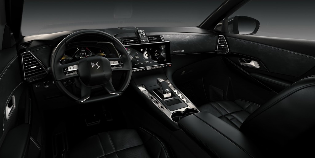 ds7-crossback-makes-debut-25