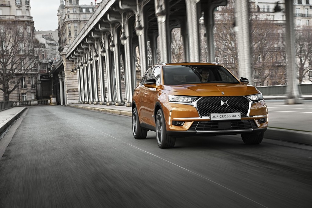 ds7-crossback-makes-debut-27