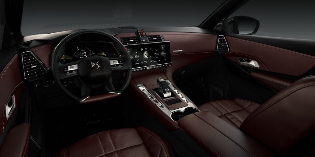 ds7-crossback-makes-debut-8