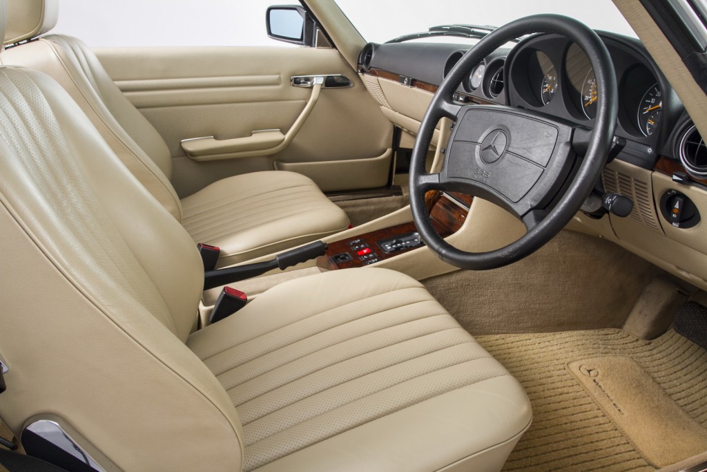 Mercedes-R107-500SL-08