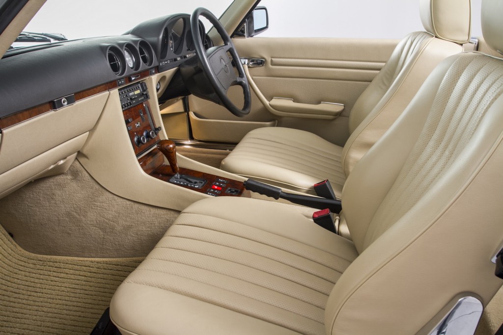 Mercedes-R107-500SL-09