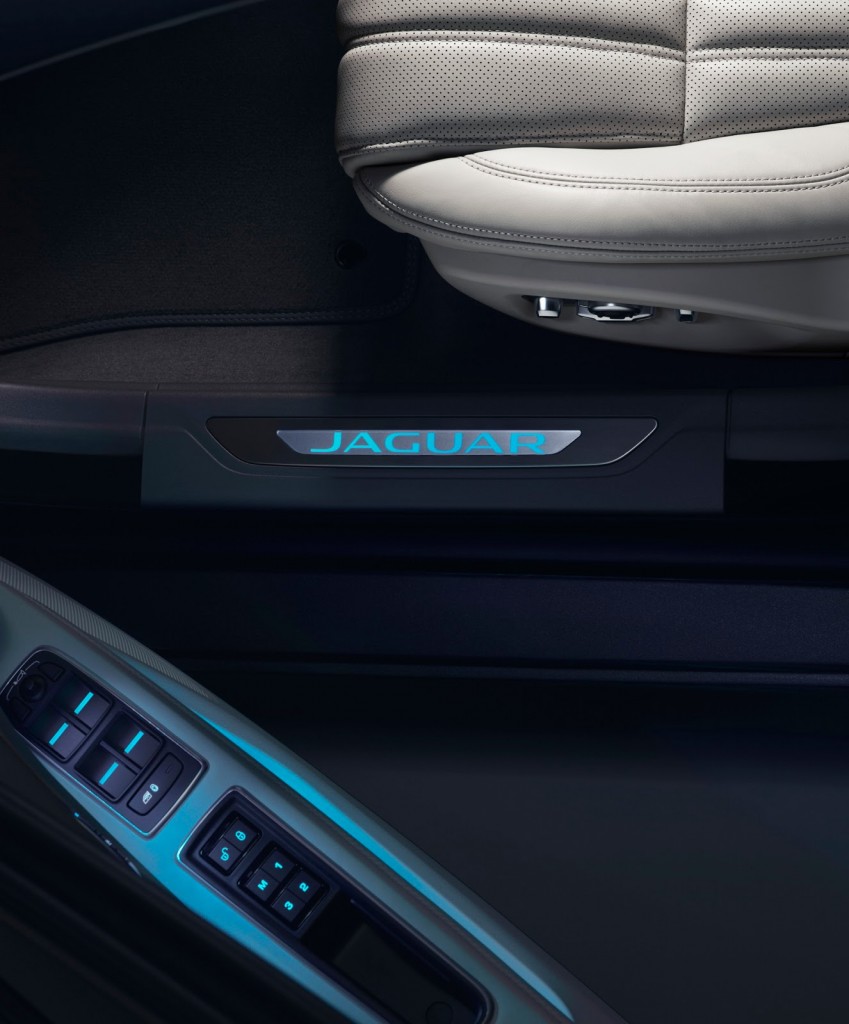 2018-jaguar-xf-sportbrake-45