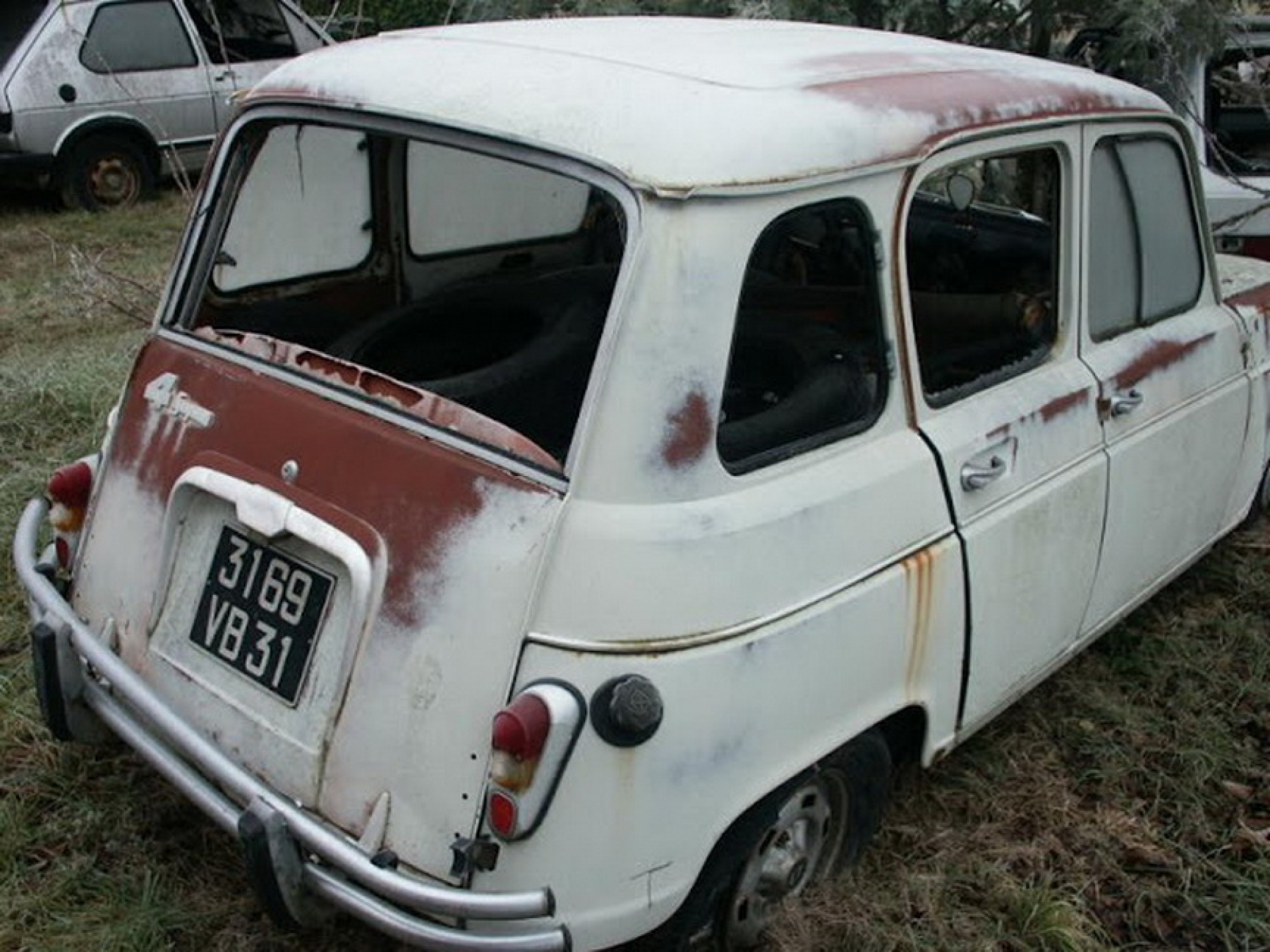 Illustration - Renault 4 Super 1962 Epave