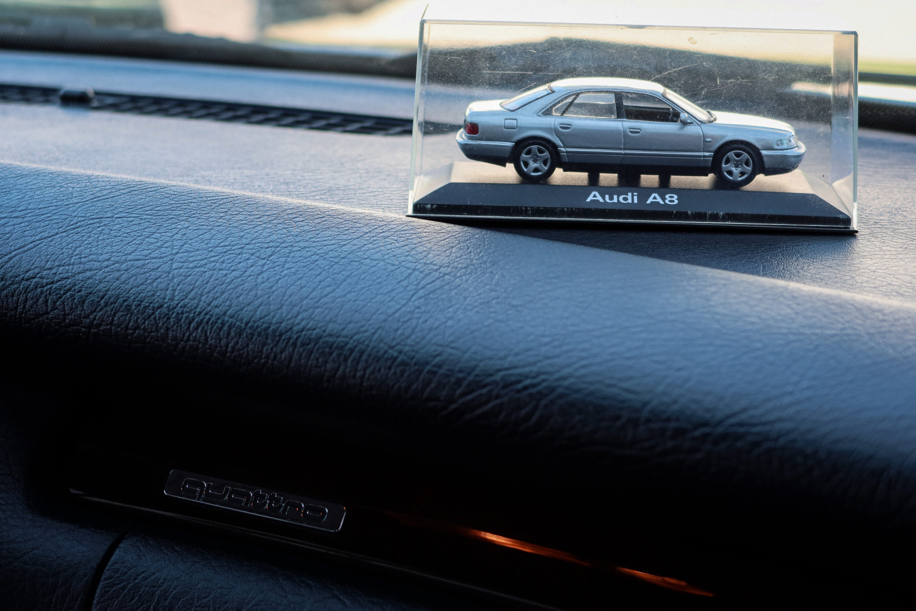 Illustration - 2 Petits Observateurs Audi