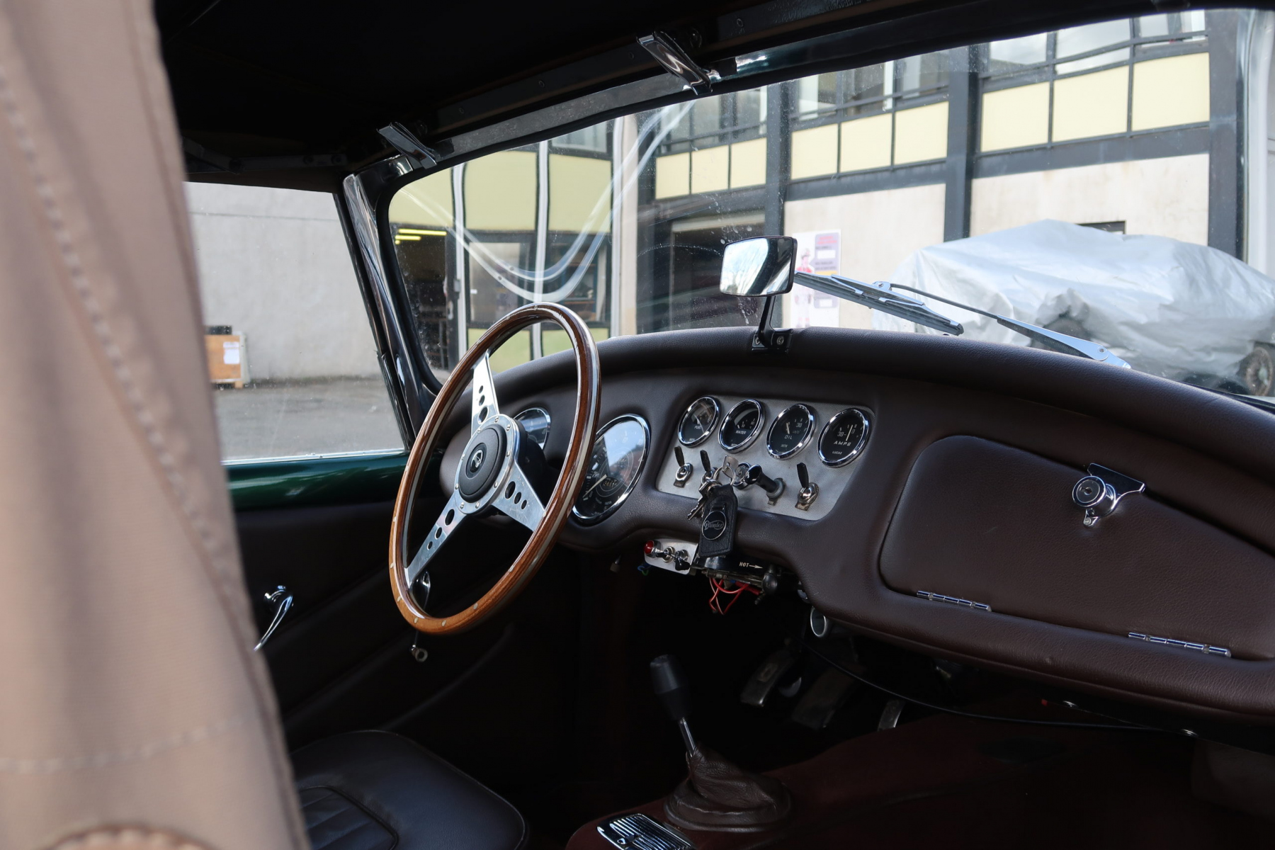 Illustration - Daimler V8 SP 250