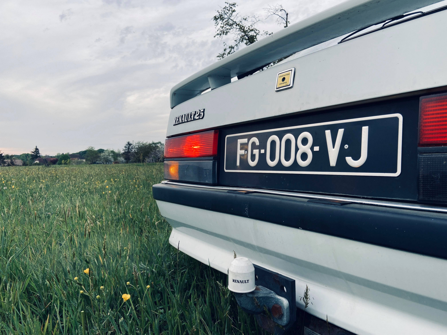 Illustration - Souvenirs d'Autos Renault R25 Feu