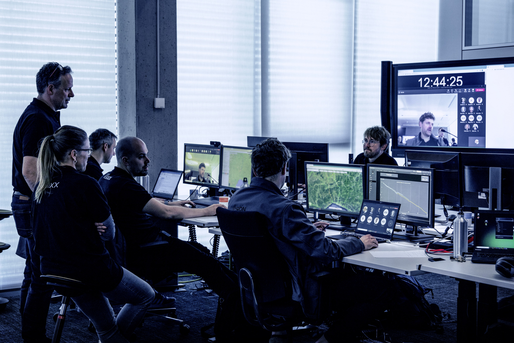 Illustration - Les Petites News Mercedes EQXX Road Trip