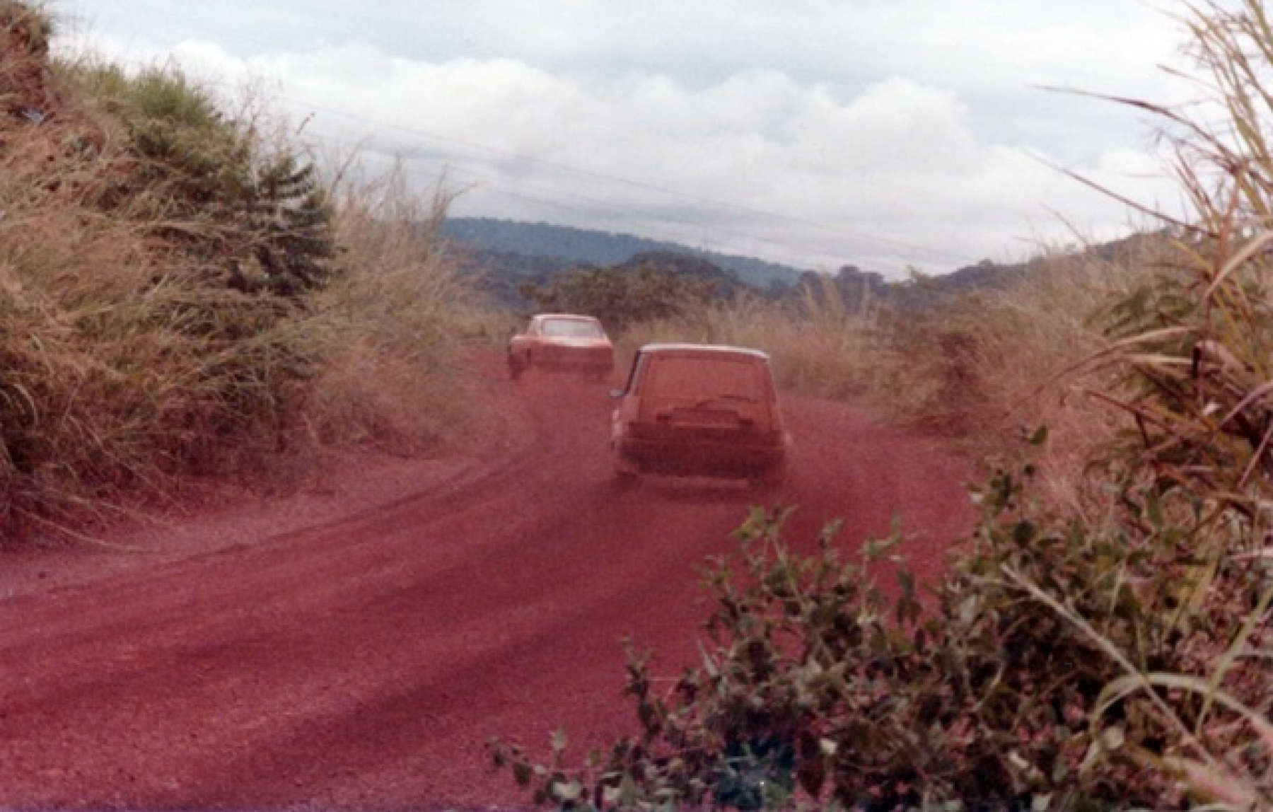 Illustration - Souvenirs d’Autos : Une Peugeot 504 en Afrique