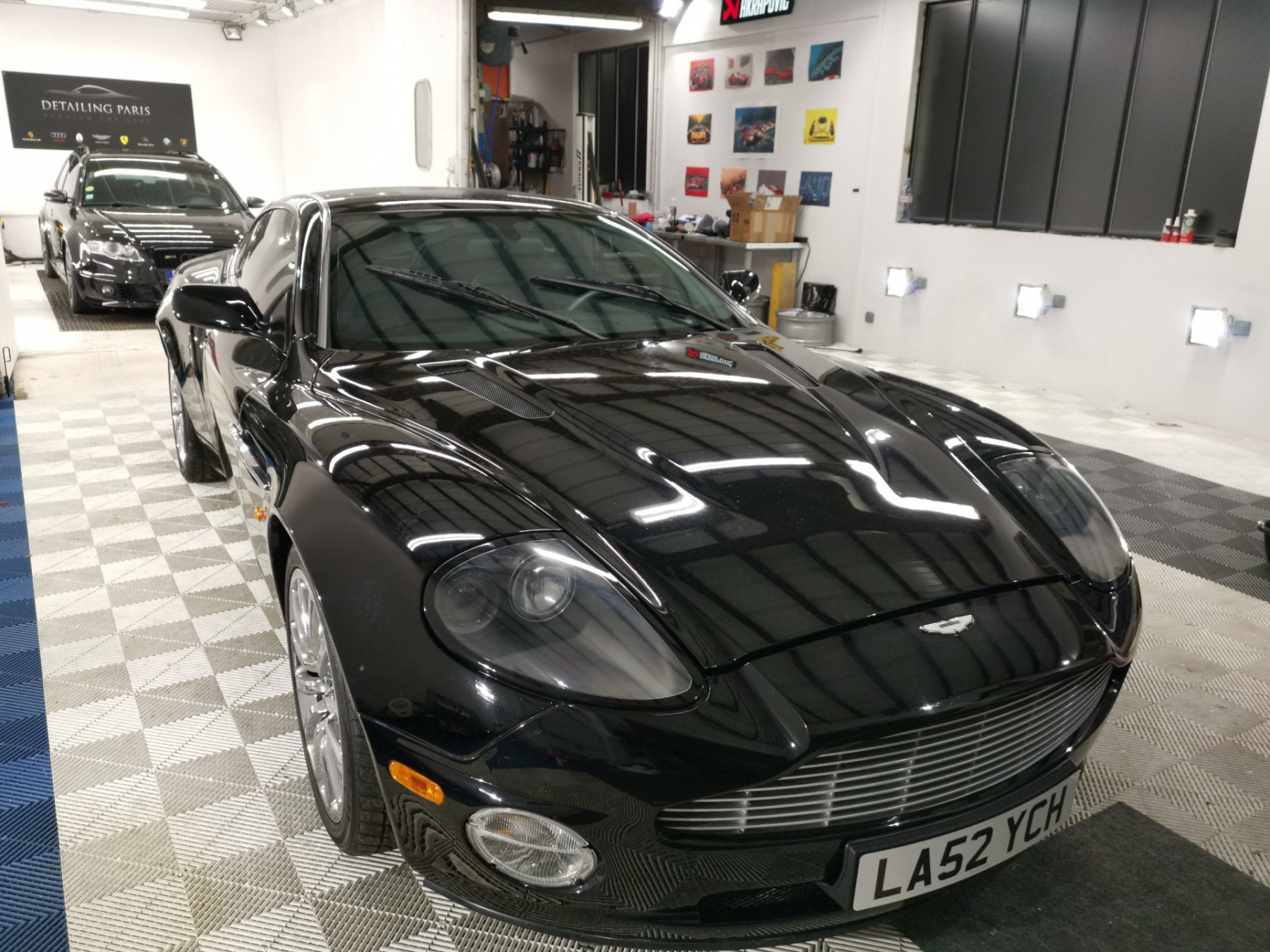 Illustration - Souvenirs d'Autos Aston Martin Vanquish