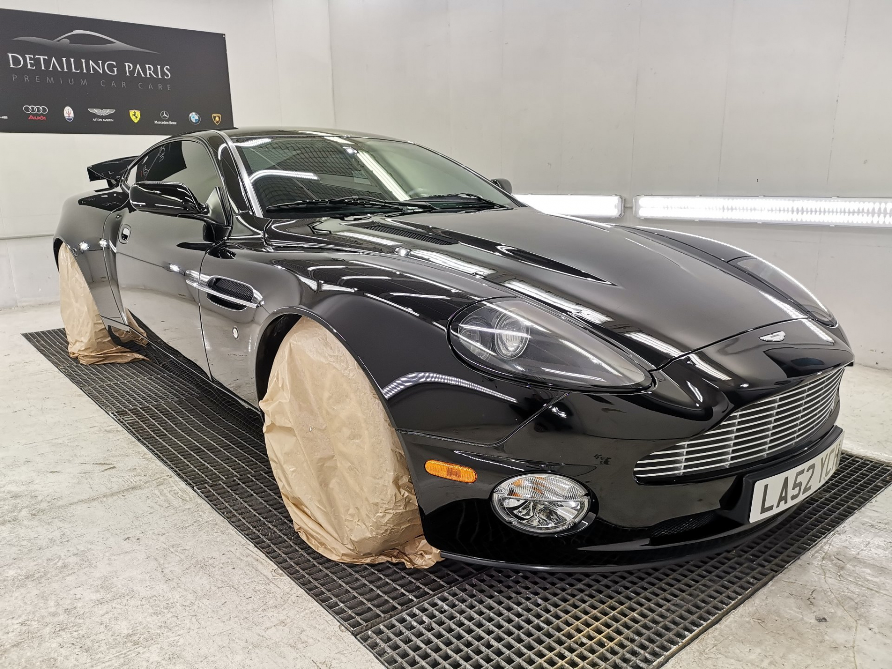 Illustration - Souvenirs d'Autos Aston Martin Vanquish