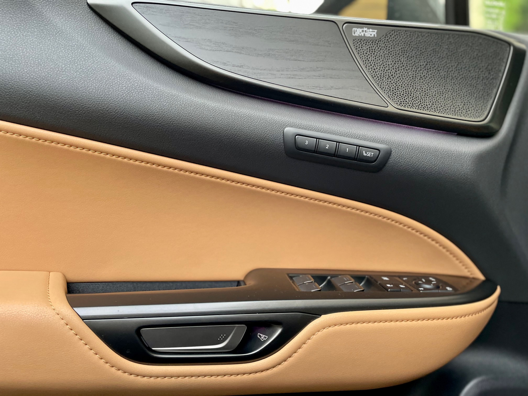 Illustration - Lexus NX350h