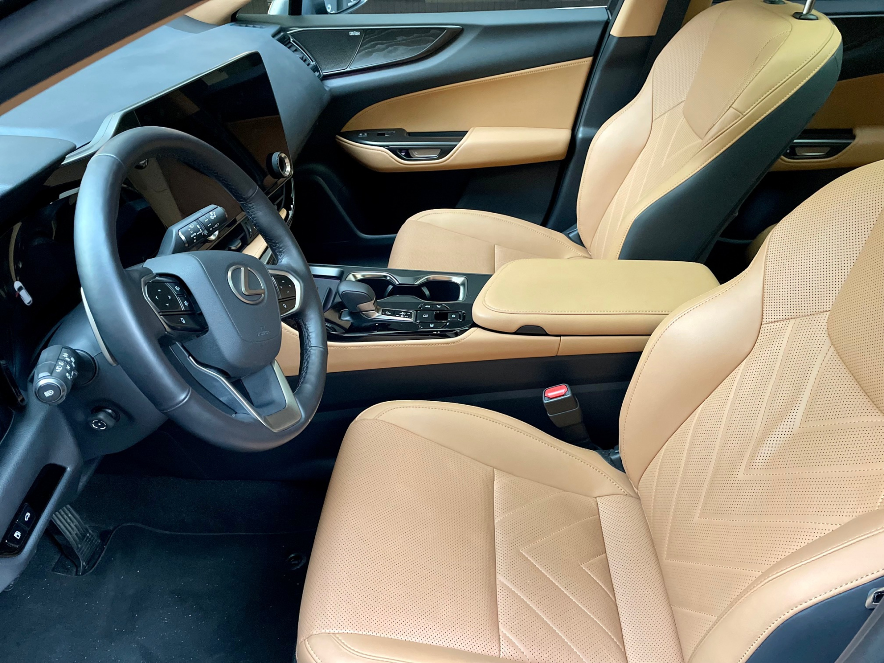 Illustration - Lexus NX350h