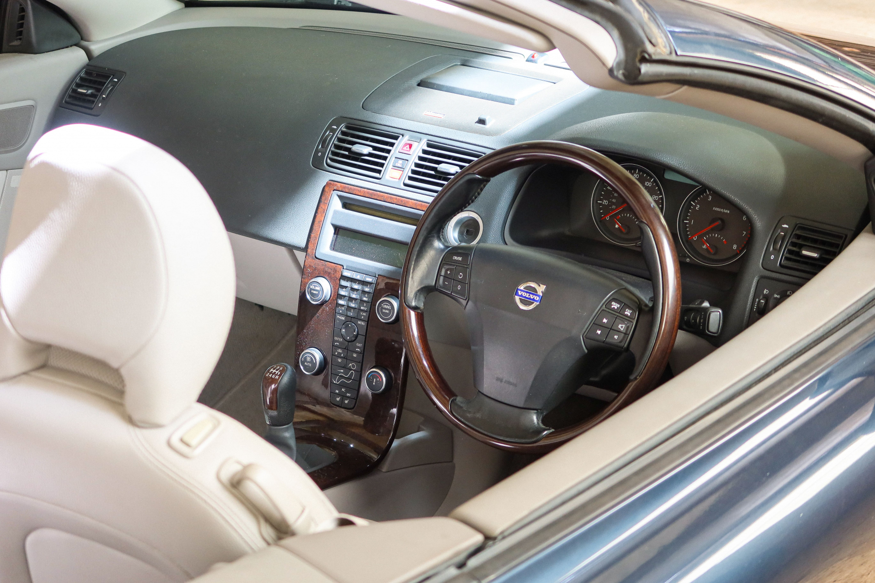 Illustration - Secrets De Design Volvo C70